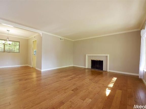 3rd image of 6005 Parkoaks Dr