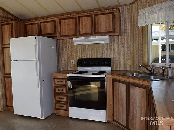 3rd image of 7062 Royal Glen Ln