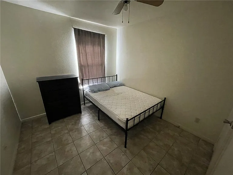2109 Breezeway Cir — Photo 11
