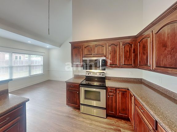 3rd image of 3420 Hamberton Cir