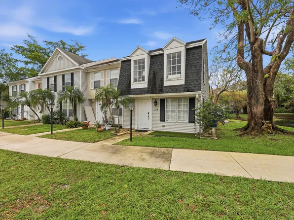 218 Old English Drive, Jupiter, FL 33458