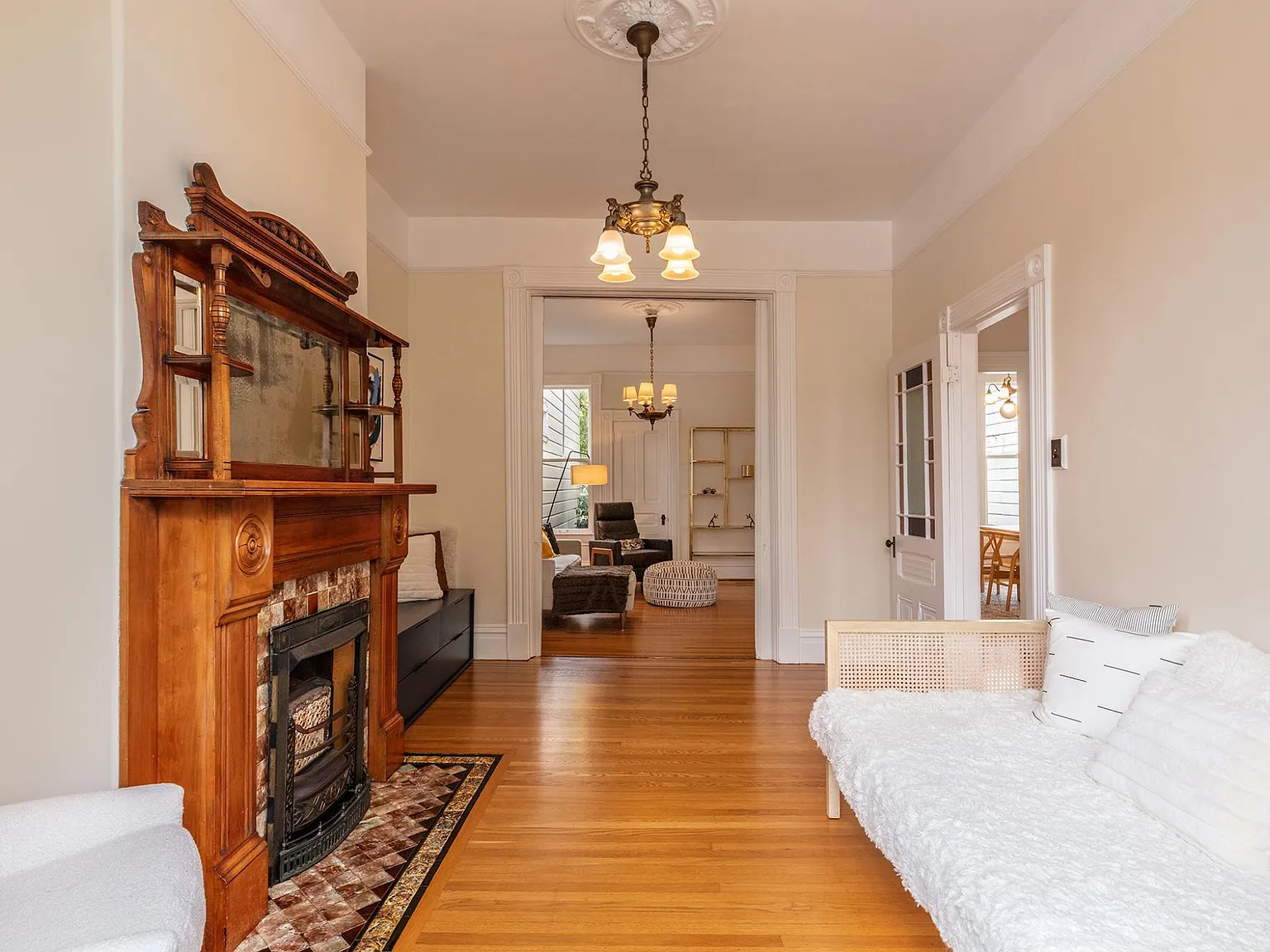 810 Douglass St — Photo 3