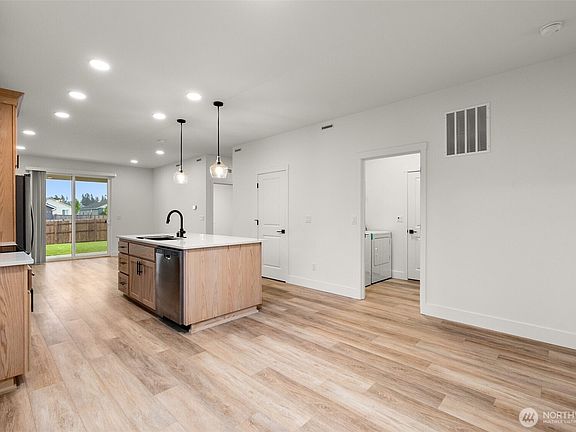 5th image of 504 Pagget Avenue
