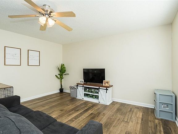 2nd image of 650 Cairn Cir