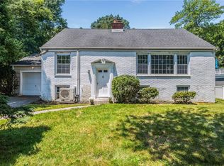26 Winthrop Ln, Scarsdale, NY 10583