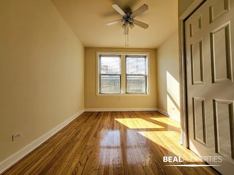 550-60 W Aldine Ave — Photo 7