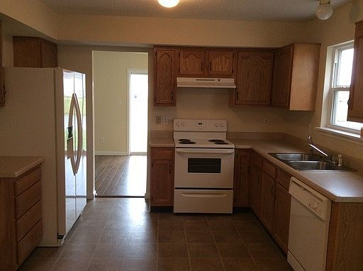 3rd image of 3902 Candle Berry Dr