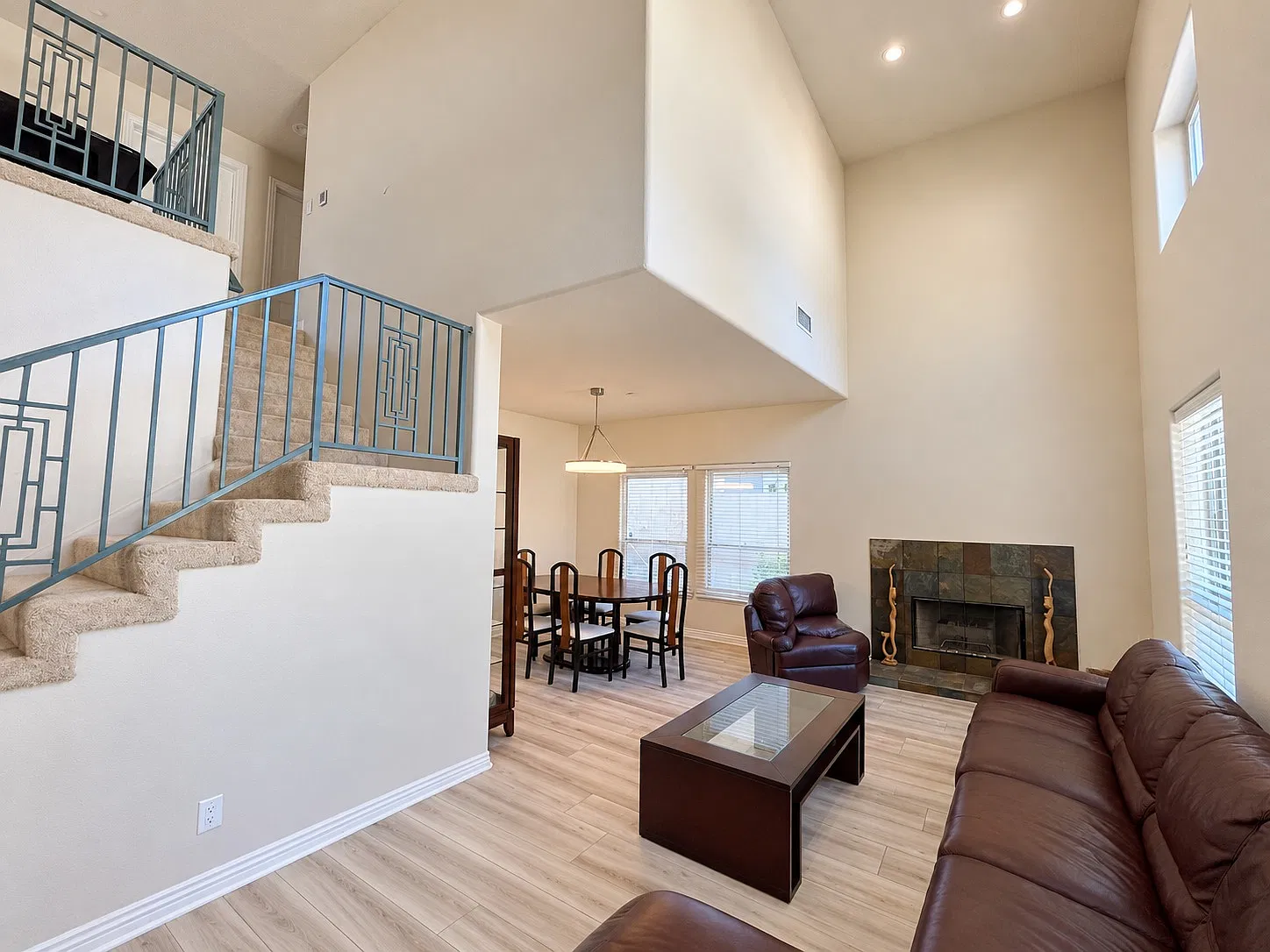 4 bed, 2.5 bath, 1966 sqft, $5,850 — Photo 2