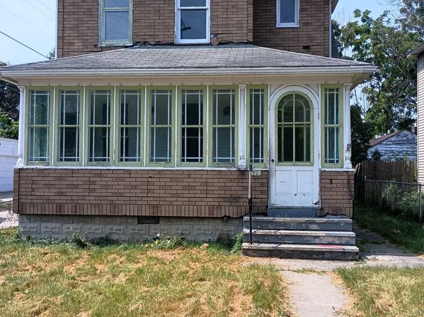 317 Chicago St