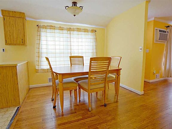 3rd image of 12 Wittman Ln