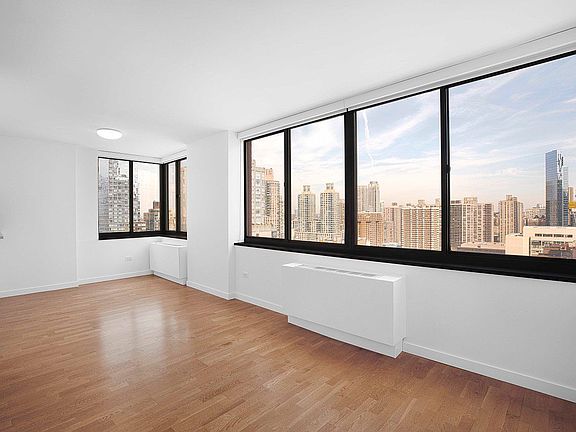 4th image of 200 W 60th St APT 21C
