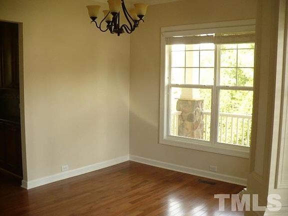 5th image of 5 Riverland Farm Ct