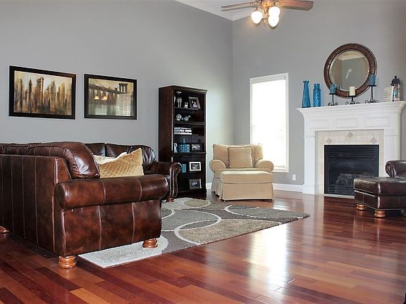 3rd image of 7899 Margaret Cir