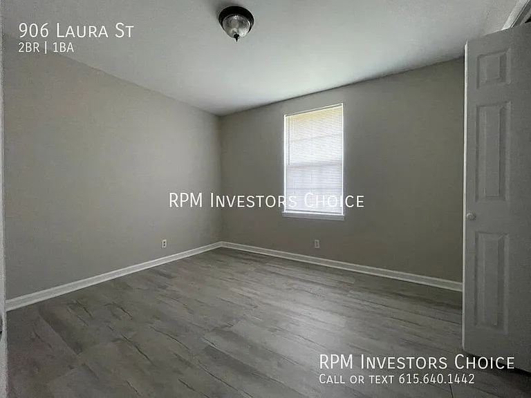 906 Laura St — Photo 8