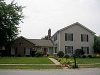 1st image of 835 E Parkwood St