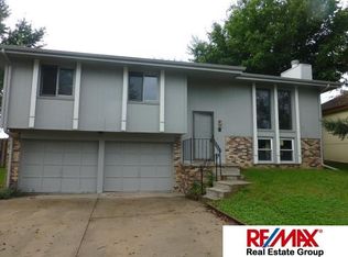 2105 Morrie Dr, Bellevue, NE 68123