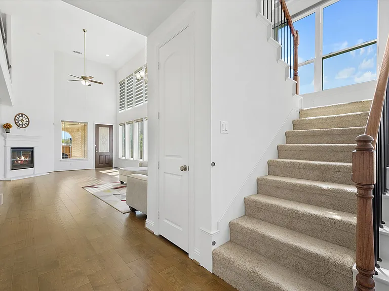 1549 Pirene Aly #1549 — Photo 18