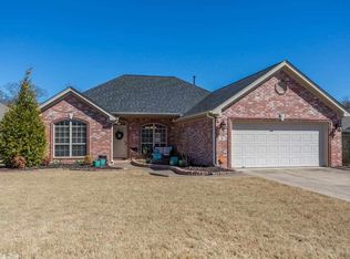 48 Crystalwood Dr, Little Rock, AR 72210