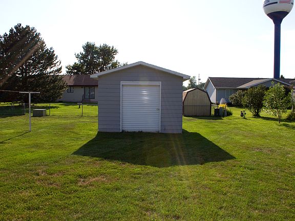 3rd image of 618 Phelps Dr
