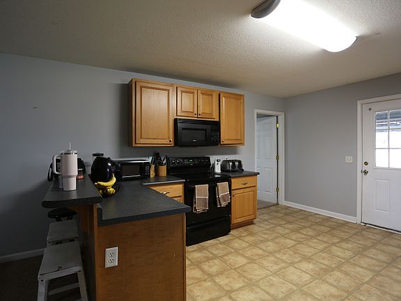 5th image of 705 Guinevere Ct