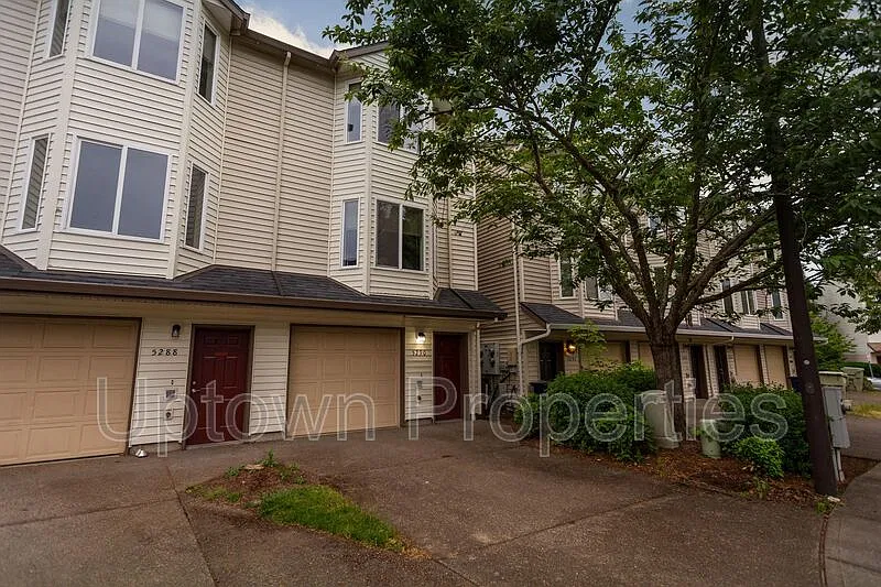 2 bed, 1.5 bath, 990 sqft, $1,895 — Photo 1