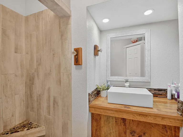 318 Glen Arbor Ter — Photo 7