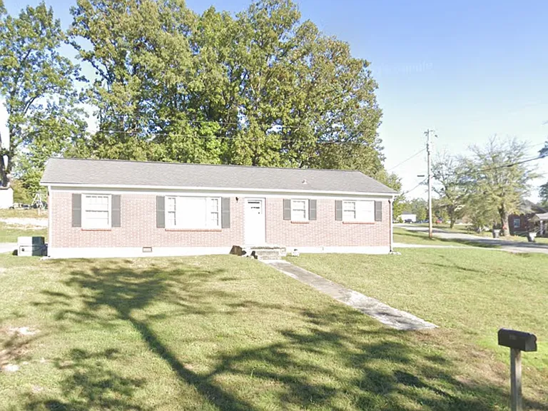 1305 Maddux Ave — Photo 1