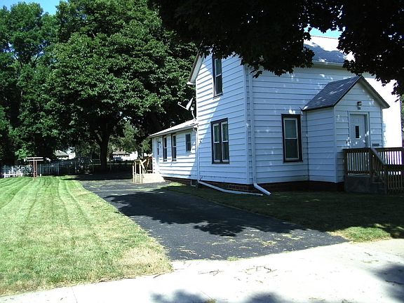 3rd image of 215 S 10th St