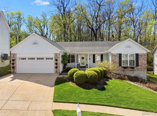 3067 Crystal Lake Dr, Saint Louis, MO 63129