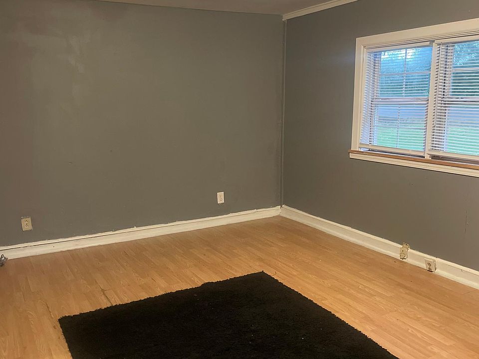 2nd image of 1551 Golf Club Ln