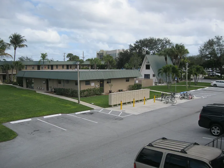 1041 SE Monterey Rd #B — Photo 14