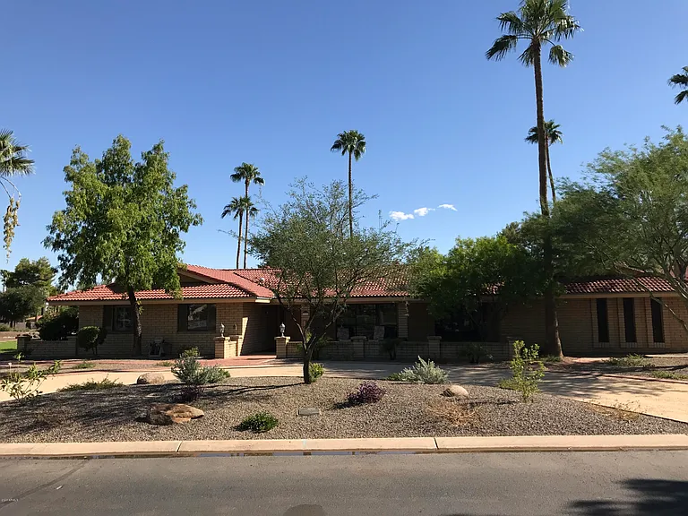 185 E Cercado Ln — Photo 1