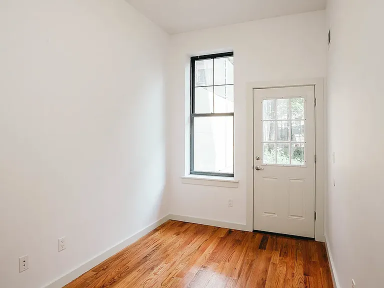 330 Harman St #1L — Photo 14
