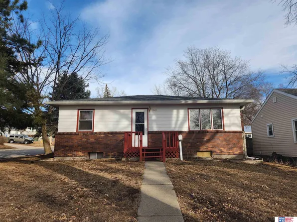 1220 N 9th St, Beatrice, NE 68310