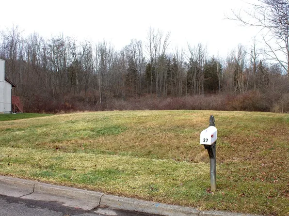 24-26 Carol Ct, Endicott, NY 13760