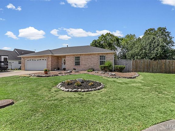 3rd image of 1110 Alice Ln