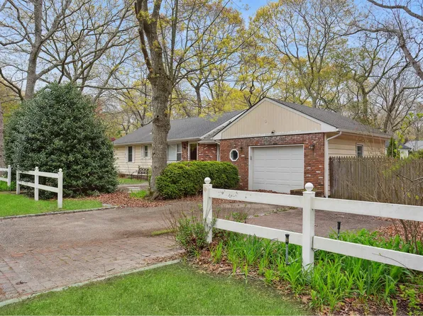 1 N Oak Dr, Hampton Bays, NY 11946