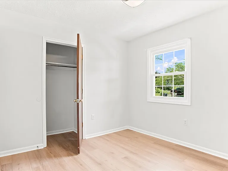102 Linwood Ct — Photo 34