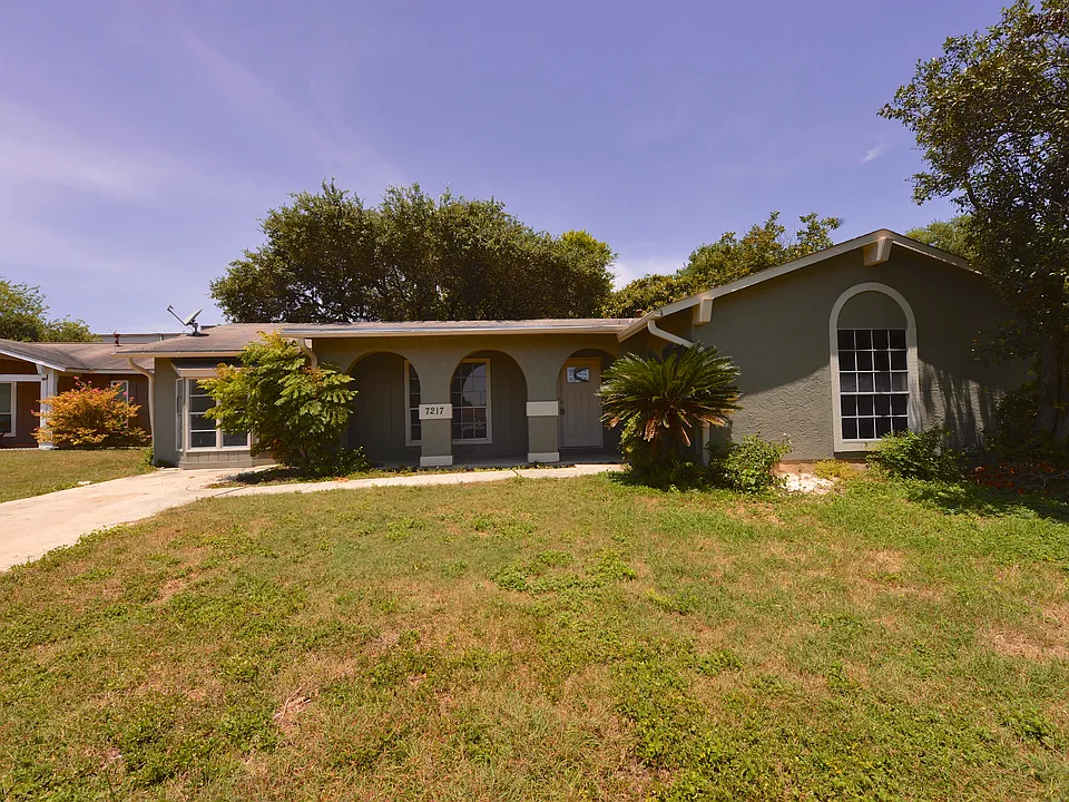 7217 Leading Oaks