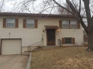 900 SE 36th St, Topeka, KS 66605