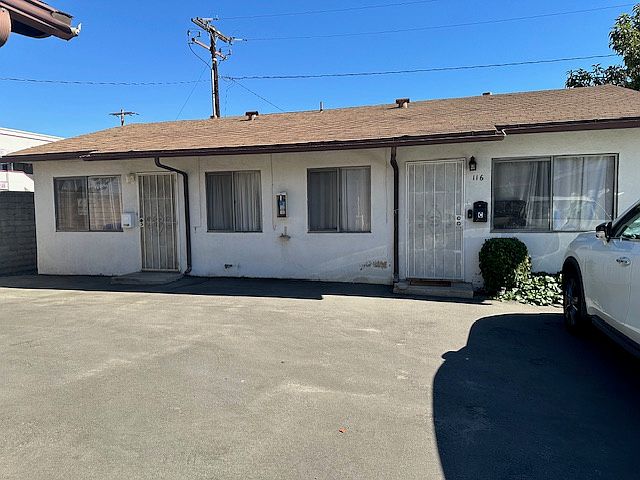 Duplex, unit B on the left side