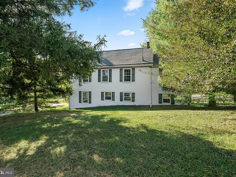 1025 N Chatham Rd — Photo 31