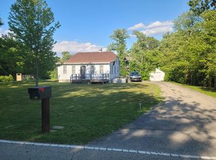 221 Haman Rd, Inverness, IL 60010