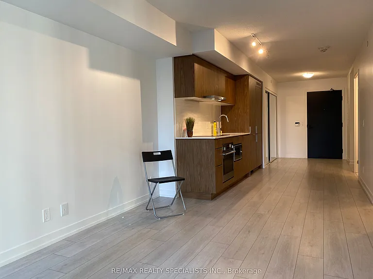 60 Shuter St #319 — Photo 4