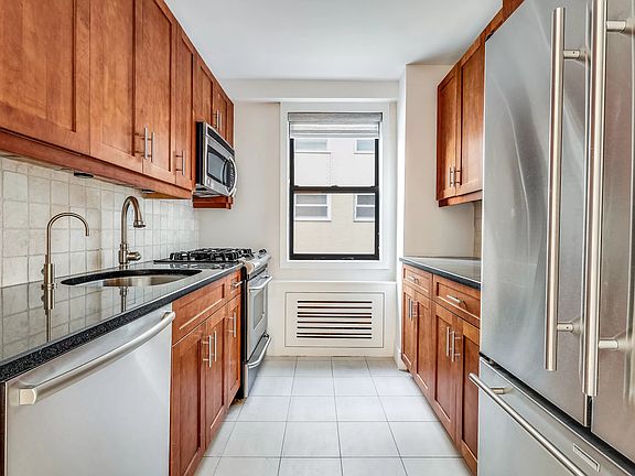 4th image of 145 E 15th St APT 15C