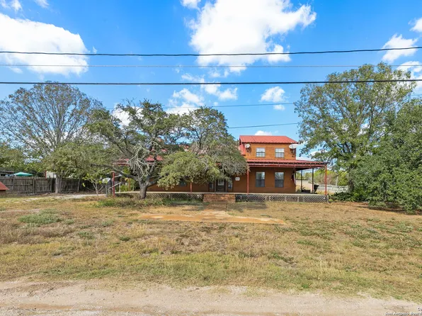 410 E 8th St., Nixon, TX 78140