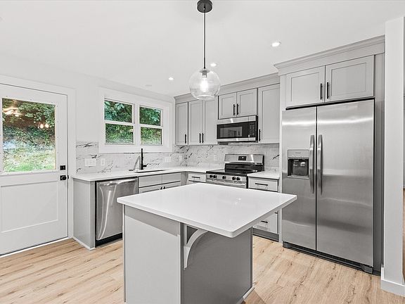 4th image of 138 Boatman St