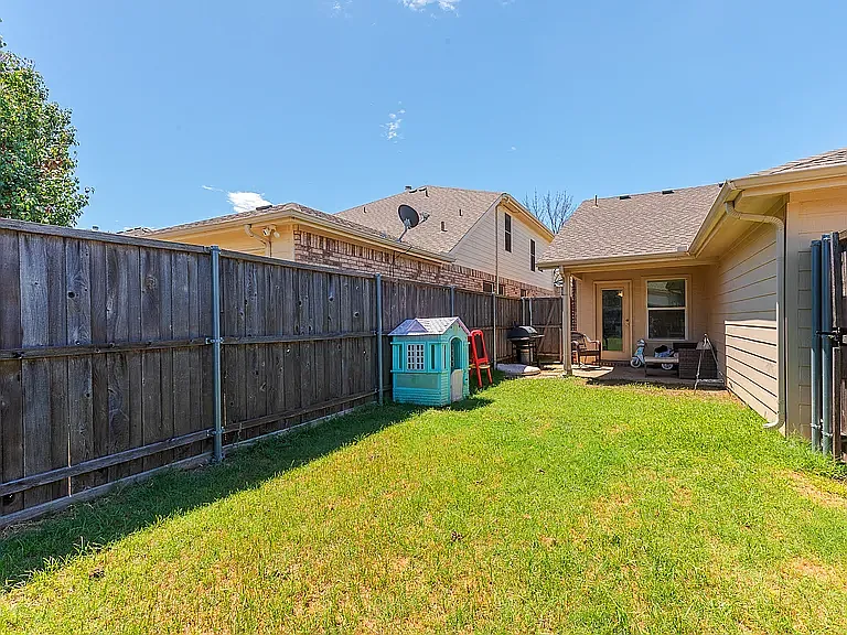8833 Wayne St — Photo 8