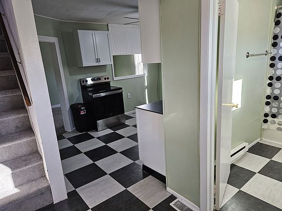 3rd image of 1343 Main St #R