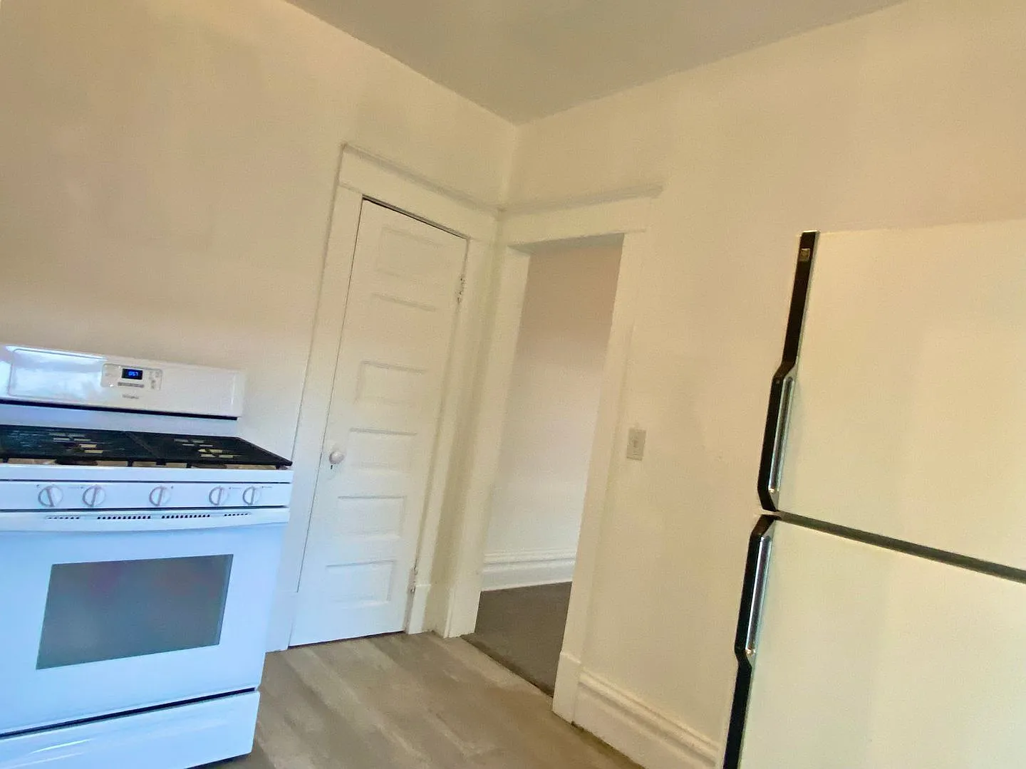 Studio, 1.0 bath, $875 — Photo 3